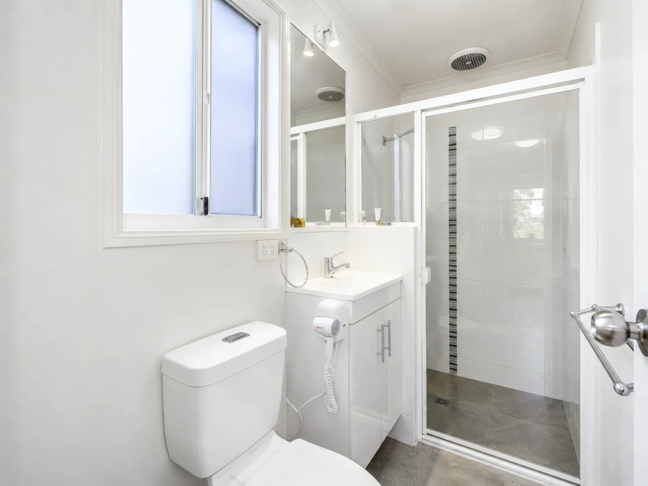 Deluxe Queen Cabin — view 7