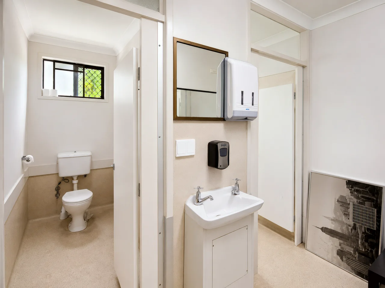 Standard Queen Room — view 6